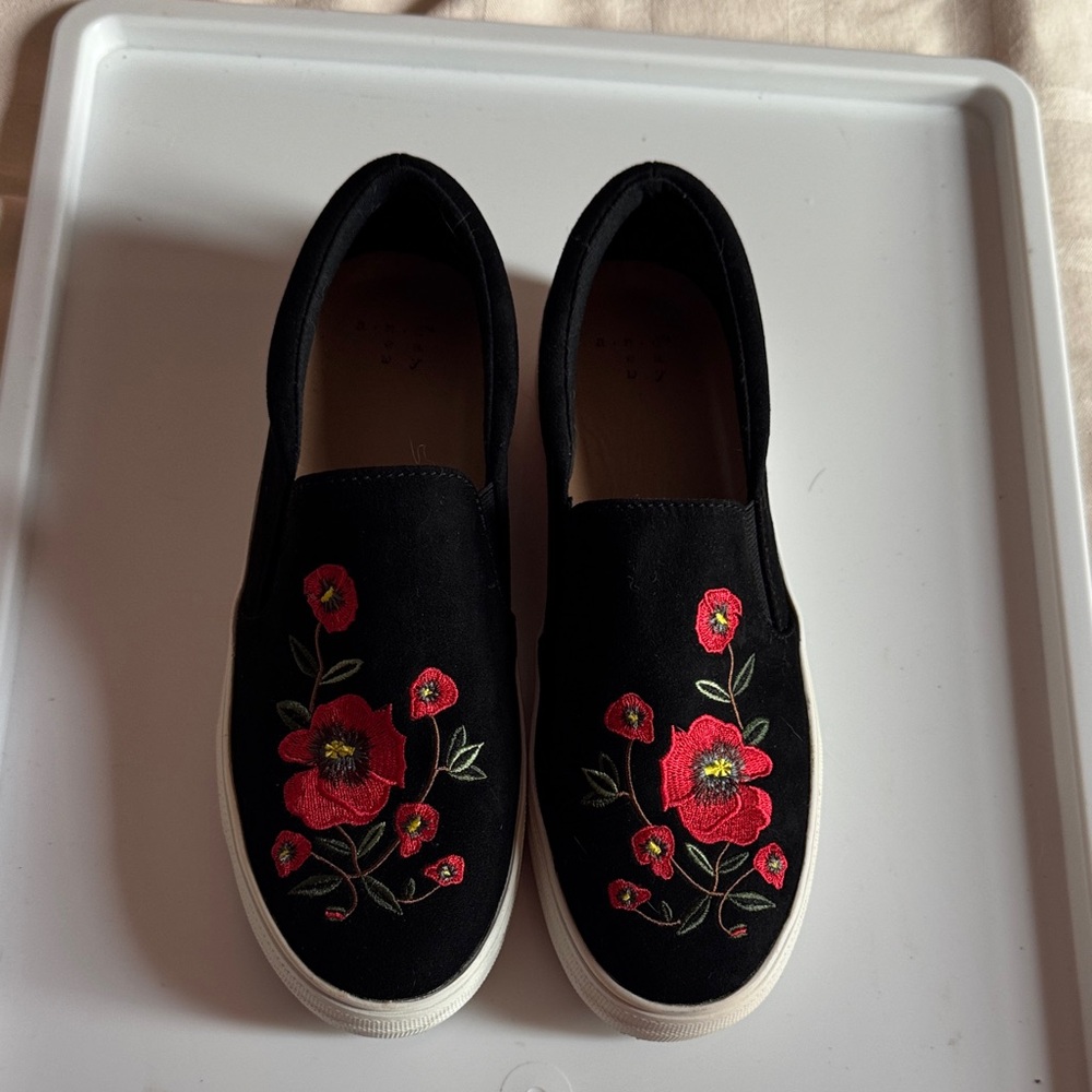 a new day Black Slip-On Flats with Red Floral Embroidery